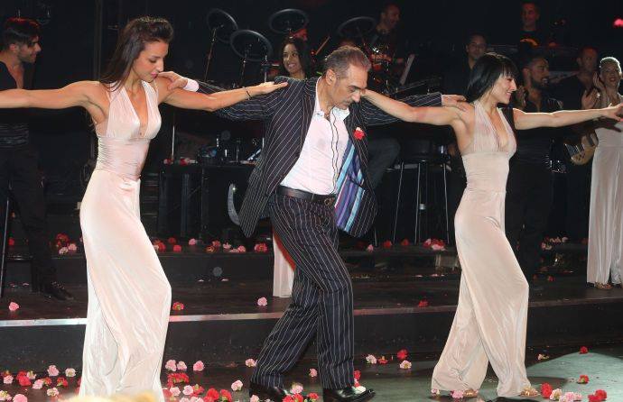 Ο Νότης Σφακιανάκης γνωρίζει τι θα πει επιτυχία. Άλλωστε είναι ο “άρχοντας της νύχτας”