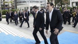 TSIPRAS-DAVUTOGLU-SMYRNI2