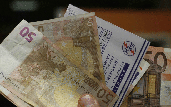 Με μεγάλες προσαυξήσεις στους λογαριασμούς ρεύματος, η ΔΕΗ