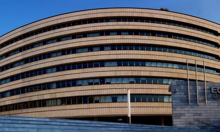 Οσμή σκανδάλου αναδίδει η διαδικασία που έχει ακολουθήσει μέχρι στιγμής η διοίκηση της Εθνικής Τράπεζας, αφορά τις διαδικασίες πώλησης της Εθνικής Ασφαλιστικής.