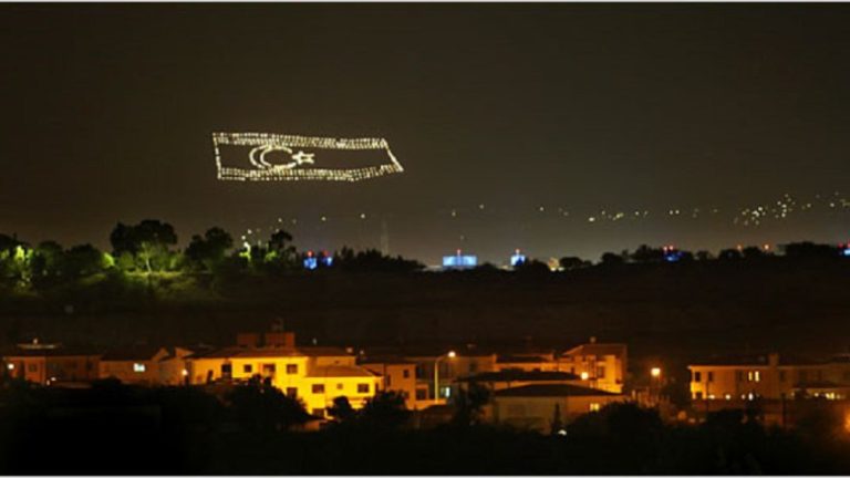 Γερμανούς ή τους Ρώσους. Περπατάνε και βλέπουν ψηλά οι Έλληνες, μάθαμε να έχουμε το κεφάλι σκυφτό,