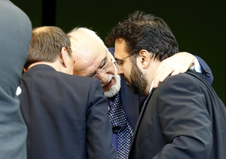 Ο Ιβάν Σαββίδης, μαζί με τους δύο γιους από την σουίτα του Γιάννη Αλαφούζου.