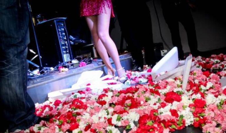 τα «καρφώματα  στα νυχτερινά κέντρα  χαλάει  Νυχτερινή ζωή στη Θεσσαλονίκη 