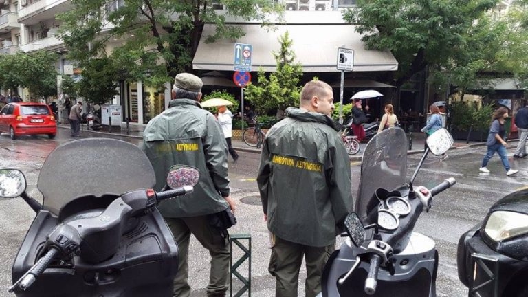 ο δήμαρχος  Γιάννης Μπουτάρης. “βγάλτε Δημοτικής Αστυνομίας για να μαζέψουμε κανένα φράγκο»