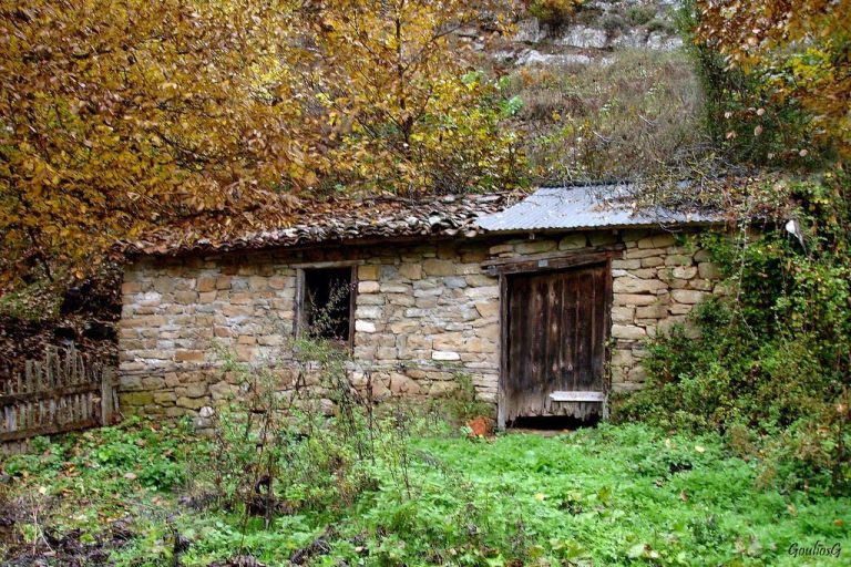 Έτσι χτίζουμε τις καλύβες.