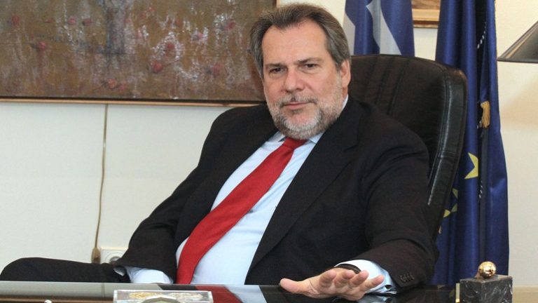 Χρ. Παπουτσής είχε διοριστεί από τον Ευάγγ. Βενιζέλο Στην  Παγκόσμια Τράπεζα