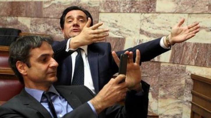 Αρχηγέ,μας  Έπιασαν  οι φωτογράφοι