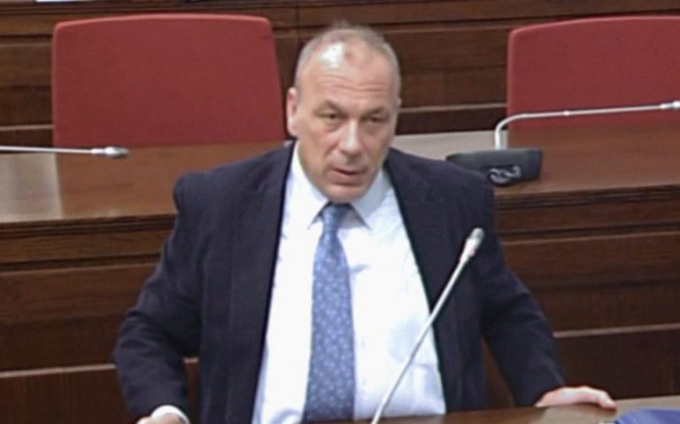 κατάρρευση του πρακτορείου διανομής Ευρώπη.