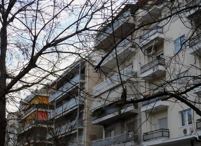 Σε εξευτελιστικές τιμές θα πλειστηριάζονται μαζικά πρώτες κατοικίες για χρέη σε Δημόσιο – ασφαλιστικά ταμεία