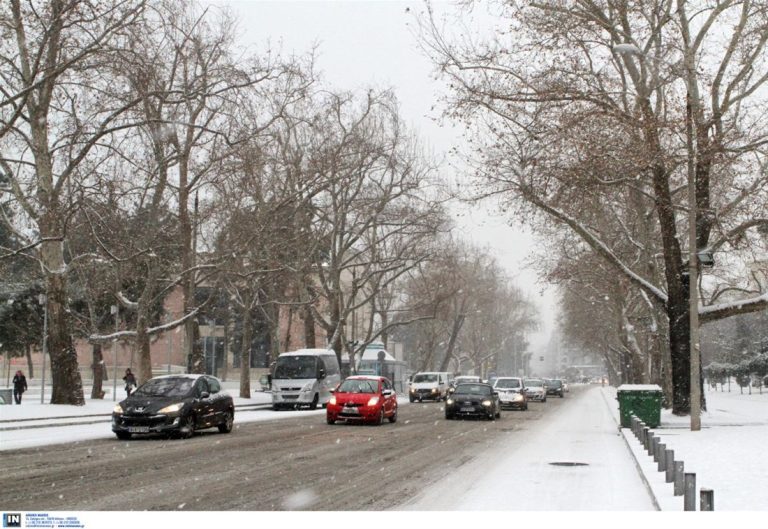Μάχη με τα χιόνια σήμερα στην Θεσσαλονίκη!