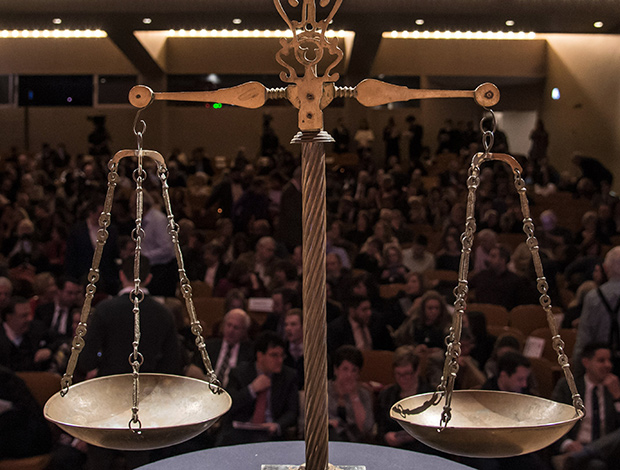 Στο Εθνικό Μουσείο Ελληνικού Μουσείου και οι πολίτες επιβεβαιώνουν την αρχαία πρακτική της δίκης από την κριτική επιτροπή