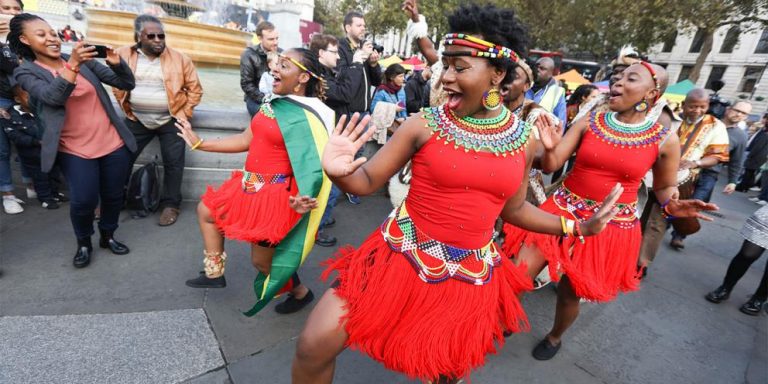 EΓΚΑΙΑ ΕΚΘΕΣΗΣ ΦΩΤΟΓΡΑΦΙΑΣ ΣΗΜΕΡΑ ΣΤΟ ΠΟΕΤΑ: Africa on the Square