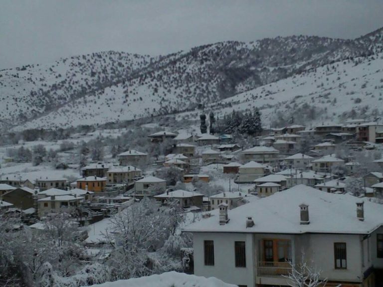 Τα όμορφα αρχοντικά, τα καλντερίμια, η φυσική ομορφιά και οι παραδοσιακές γεύσεις στο Βογατσικό