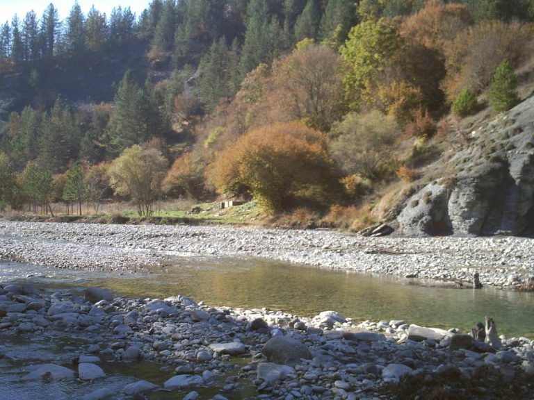 Η πιο καλή εποχή για να τα επισκεφτείτε είναι μεταξύ Μαίου και Σεπτεμβρίου, τον ποταμός Αλιάκμονα aliakmongreece.blogspot.gr