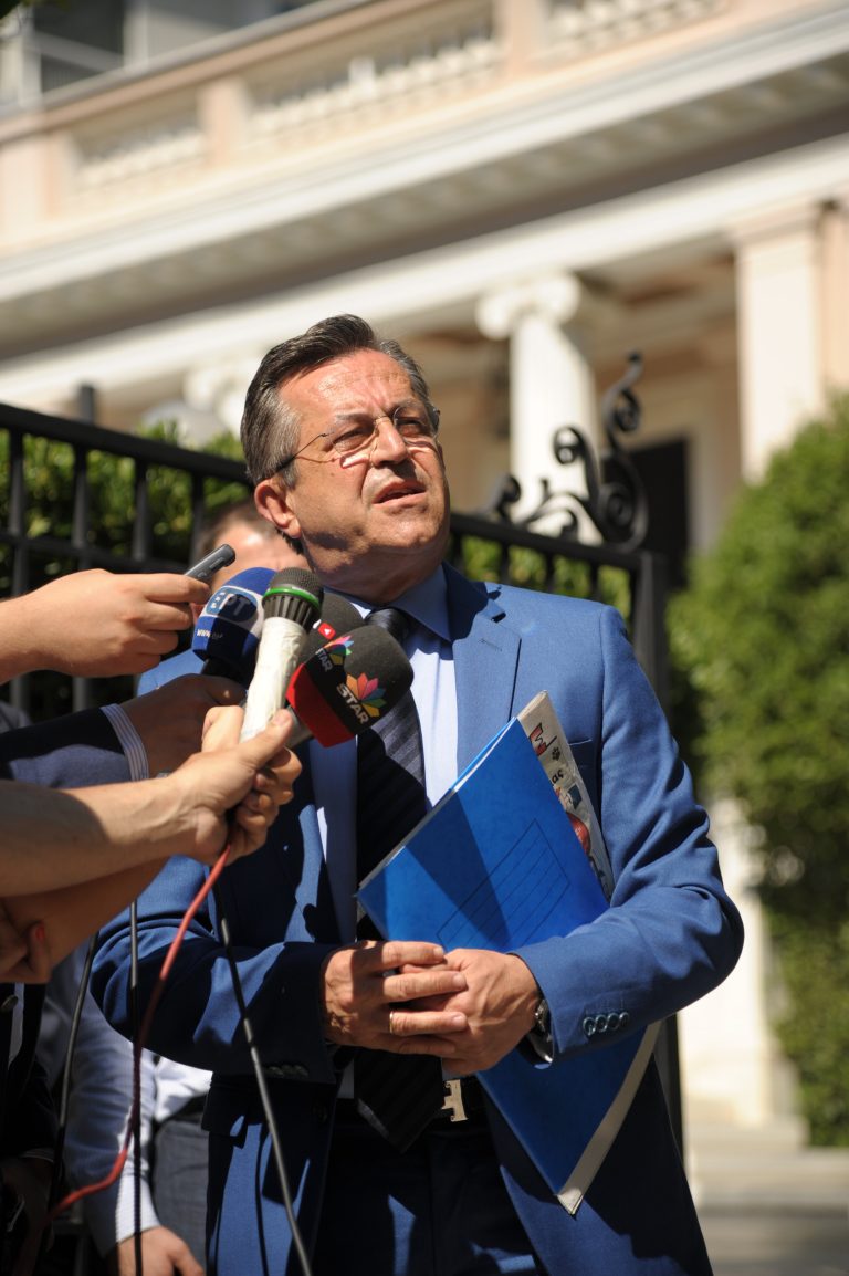 Έλληνες Δημοκράτες γρηγορείτε! Του Νίκου Νικολόπουλου