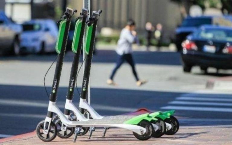 Το αλαλούμ με τα ηλεκτρικά πατίνια που κυκλοφορούν στην πόλη με σιφόνι γνώμη του Γιάννη Μπουτάρη