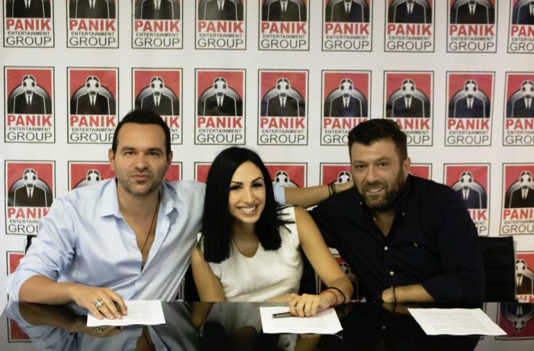 Η Λένα Ζευγαρά στην Panik Platinum! έχοντας στο πλευρό της τον παραγωγό της, Μιχάλη Τουρατζίδη.