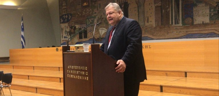 Τι μπορεί και τι δεν μπορεί να γίνει μέσω της αναθεώρησης του Συντάγματος για την ψήφο των εκτός επικράτειας πολιτών