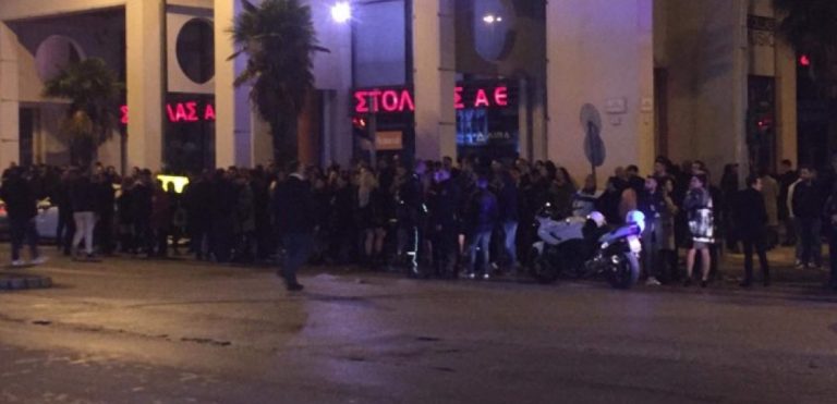 Αναστάτωση επικράτησε τα μεσάνυχτα στην περιοχή των Σφαγείων στη Θεσσαλονίκη, στο νυχτερινό κέντρο που εμφανίζεται η Πάολα και ο Νίκος Κουρκούλης.