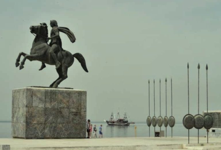 Ο Μέγας Αλέξανδρος, ένας από τους πιο θρυλικούς της ιστορίας, δεν βασίστηκε αποκλειστικά στη στρατιωτική ισχύ και τη στρατηγική ευφυΐα για να επεκτείνει την αυτοκρατορία του.