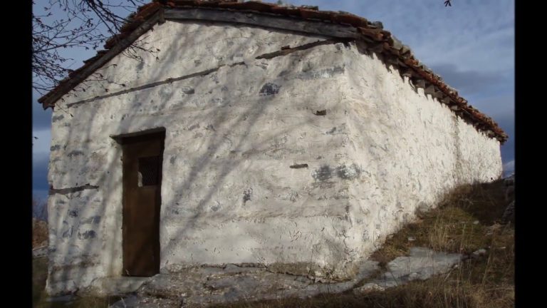 Ο Ναός του Προφήτη Ηλία βρίσκεται στην Κορυφή του βουνού στο Βογατσικόν στην δυτική Μακεδονία, Έχει κατάρρευση η σκεπή από τις βροχές εδώ και δυο χρονιά