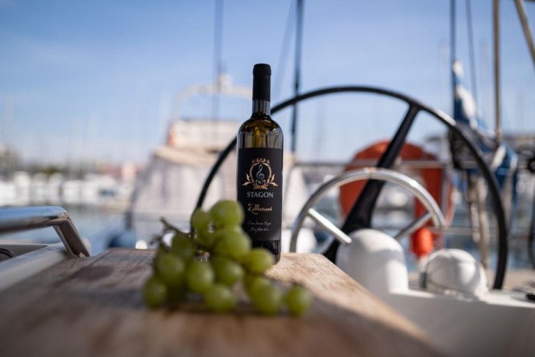 Το κόκκινο κρασί καθαρίζει το μυαλό μετά από μια αγχωτική μέρα και αντίστοιχης έρευνας της Αμερικανικής Εθνικής Ιατρικής Βιβλιοθήκης.