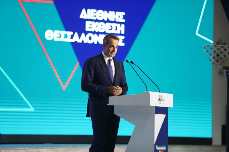 Ο Μητσοτάκης στο μέγαρο Μαξίμου με τον Θοδωρής Κυριακού του ΑΝΤ1.