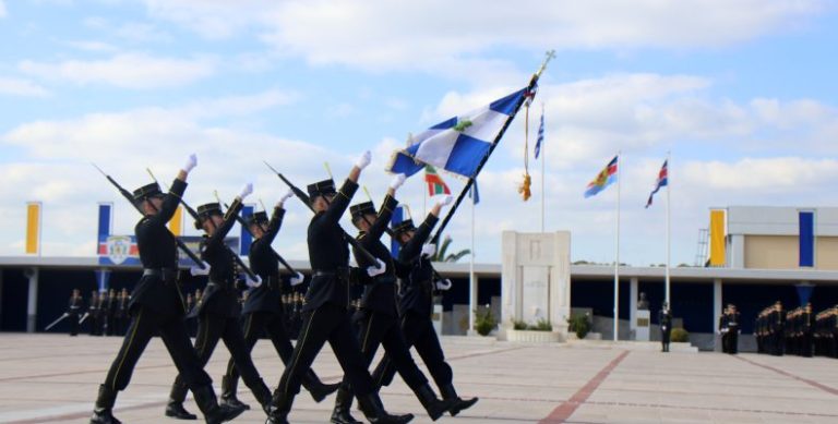 ΝΑΙ, ΡΕ, ΑΥΤΟΙ ΕΙΜΑΣΤΕ