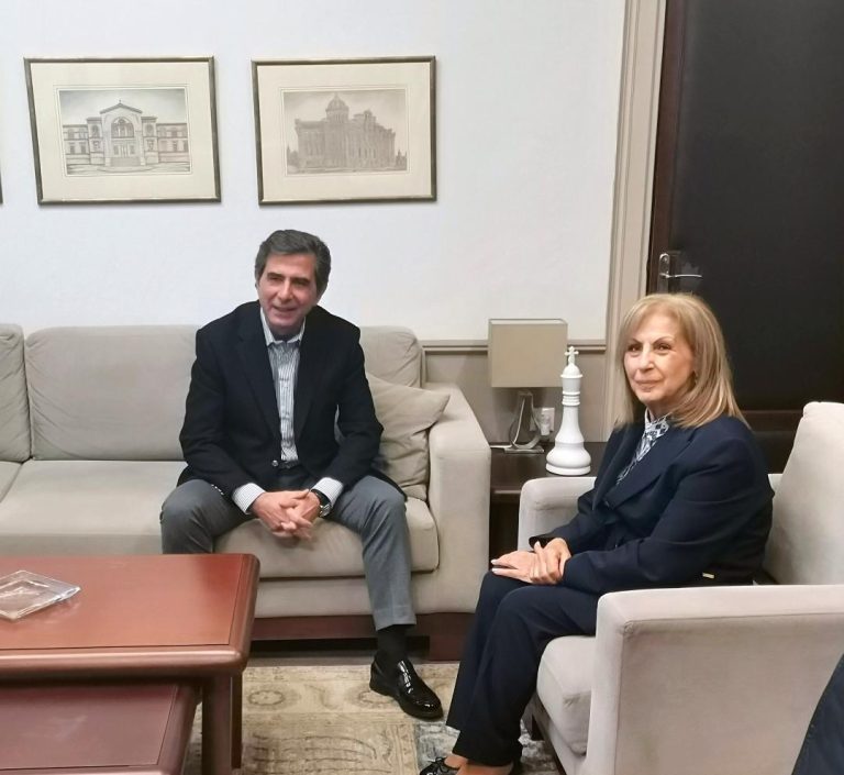 Συνάντηση της Περιφερειάρχη Κεντρικής Μακεδονίας Αθηνάς Αηδονά με τον Υφυπουργό Εσωτερικών (Μακεδονίας – Θράκης) Κώστα Γκιουλέκα.