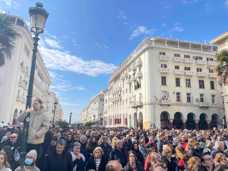 Λαός που ζητάει Δικαιοσύνη ΚΑΙ ΝΑ υποκλινόμαστε μπροστά στη δύναμη της λαϊκής Βούληση του…