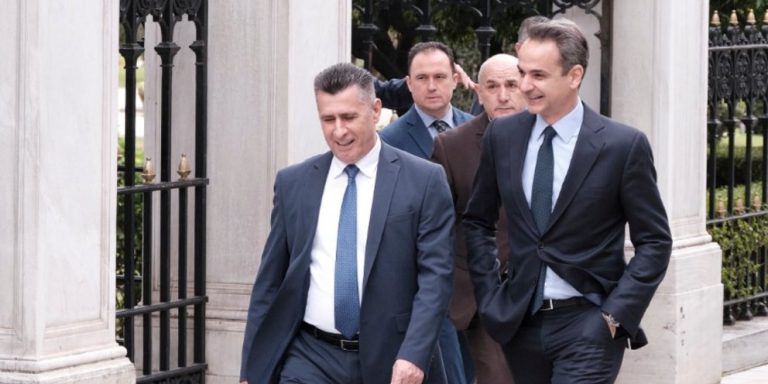 Ο Μεγάλος μάγειρας ο Θ. Νέζης στο προεδρείο της Ν.Δ. της Καστοριάς θέλει τρεις υποψήφιους για να κανει την διάσπαση στην Ν.Δ. Καστοριάς.