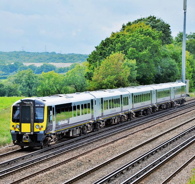Η South Western Railway, σιδηροδρομική εταιρεία στη νοτιοδυτική Αγγλία, Επιστρέφει σήμερα υπό δημόσιο στο πλαίσιο της προσπάθειας ΣΤΗΝ Κυβέρνησης Στάρμερ για επανεθνικοποίηση των βρετανικών σιδηροδρόμων.