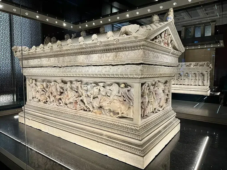 Η ιστορία της σαρκοφάγου του Αλεξάνδρου: Ένα αριστούργημα ελληνικής χειροτεχνίας.