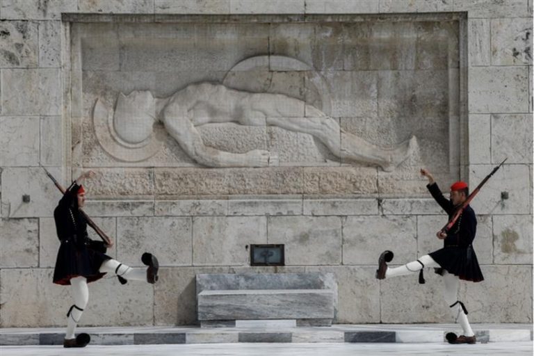 Τα κόμματα της Μεταπολίτευσης Πούλησαν στο ΤΑΙΠΕΔ το Μνημείο του Αγνώστου Στρατιώτη με τα Μνημόνια για 99 χρόνια μέσω του Υπερταμείου που διαχειρίζεται τη δημόσια περιουσία σε αμερικανική εταιρεία που ανήκει στον Έλον Μασκ.