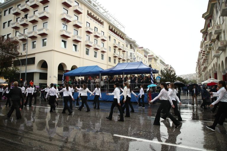 Η Θεσσαλονίκη ζει και φέτος του εθνικού και θρησκευτικού της παρελθόντος, μέσα από ένα τριήμερο εορταστικών εκδηλώσεων-Από την 26η έως και την 28η Οκτωβρίου, η πόλη τιμά με λαμπρότητα τον Πολιούχο Άγιο Δημήτριο, την απελευθέρωσή της το 1912.