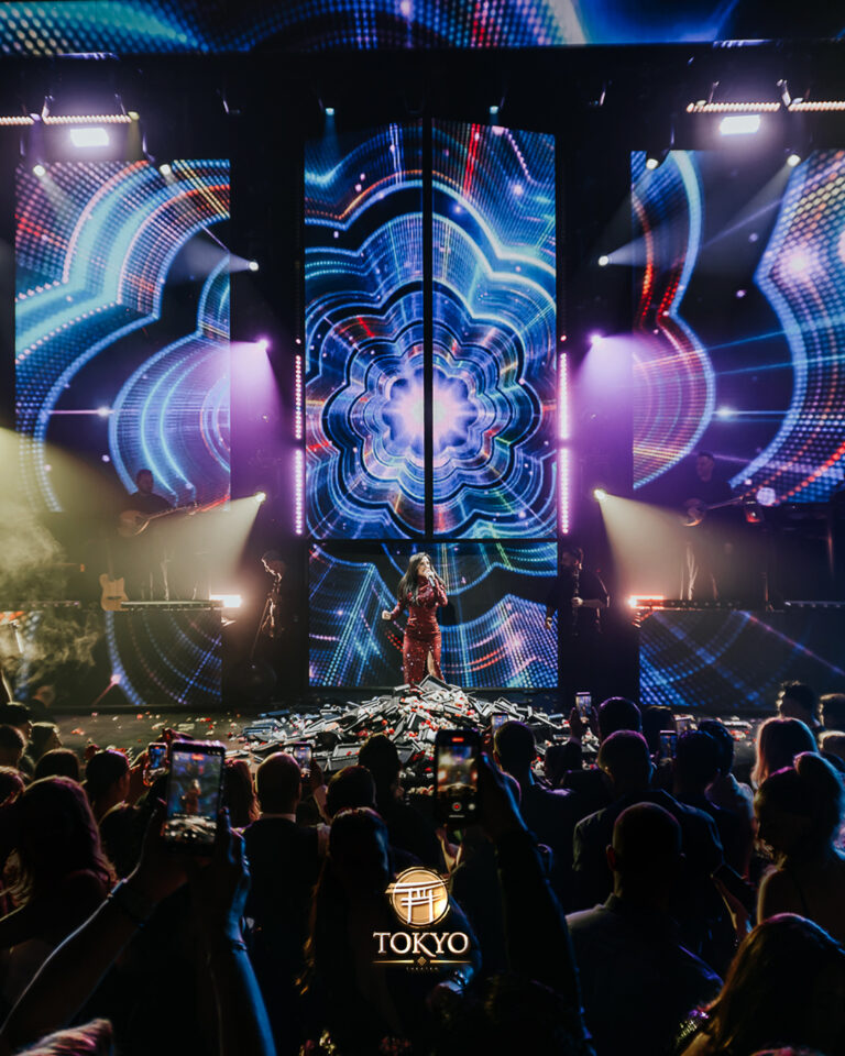 Το Tokyo Athens στην Ιεράς Οδού με την Πρεμιέρα της Εκρηκτικής Ιουλία Καλλιμάνη  επέστρεψε στη σκηνή του Tokyo Athens που έγινε ο χαμός.