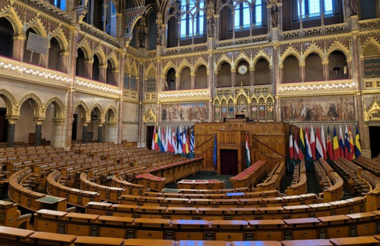 Μια προοδευμένη και μια Υπανάπτυκτή χώρα.