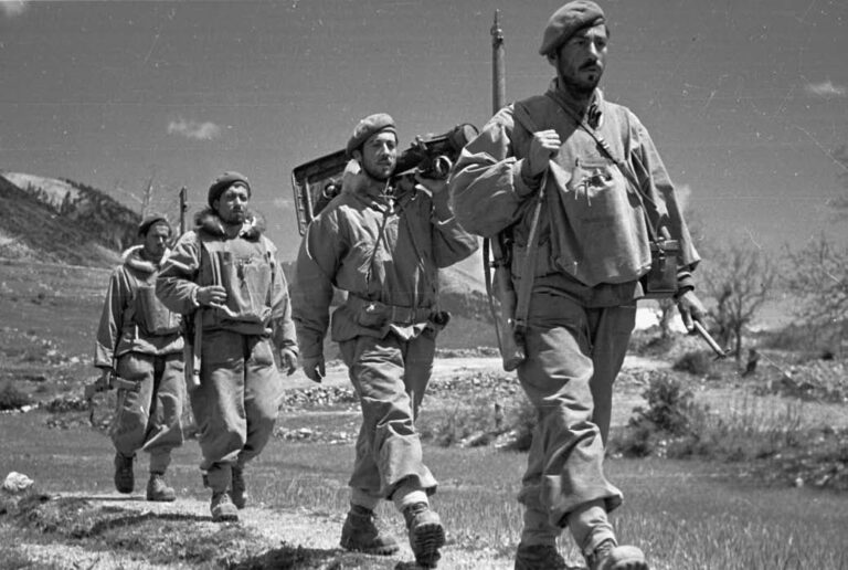 Το κομάντο Ο ΔΗΜΗΤΡΙΟΣ ΡΑΠΤΗΣ που έβαλε τα γυαλιά στην πολιτική και στρατιωτική ηγεσία των Ενόπλων Δυνάμεων και ΣΤΑ ΛΟΚ.